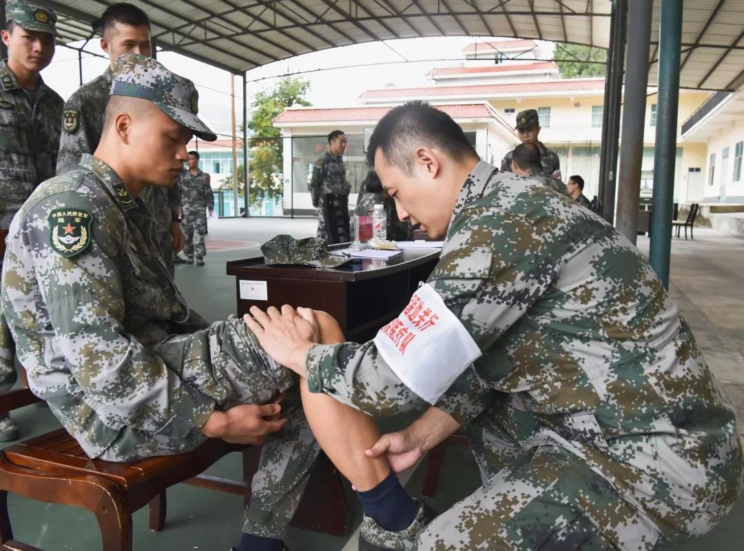 “健康军营行”，武警四川总队医院专家医疗队来巡诊了 - 中国军网