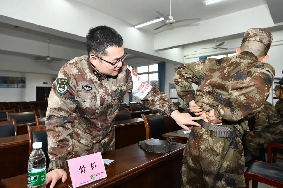 为兵为战新桥医院圆满完成新兵军事训练伤防控三巡活动